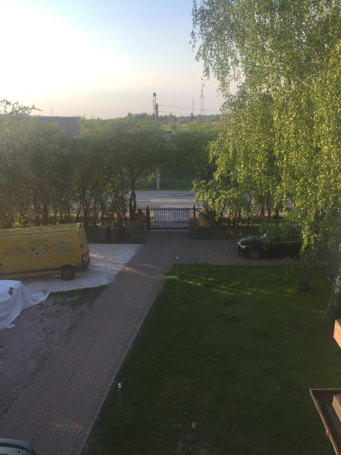Samodzielny Pokoj W Wygodnym Domu Z Parkingiem Apartman Piaseczno  Kültér fotó